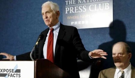 Pentagon belgelerini sızdıran Daniel Ellsberg hayatını kaybetti