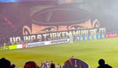 UEFA, "Türklerle savaş olmalı" yazılı pankarta cezayı kesti!
