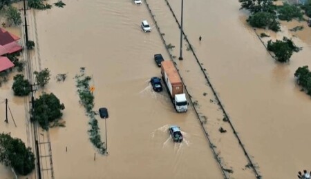 Tayland'daki sellerde hayatını kaybedenlerin sayısı 82'ye yükseldi