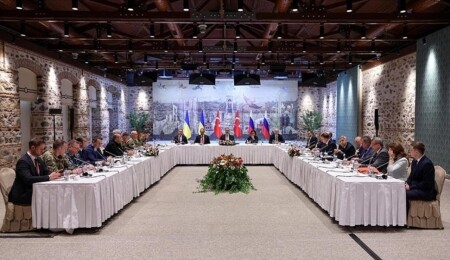 İstanbul’da Ukrayna, Rusya ve Türkiye heyetlerinin görüşmesi devam ediyor