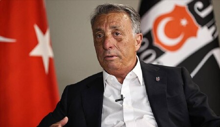 Beşiktaş Kulübü Başkanı Ahmet Nur Çebi, futbol takımıyla vedalaştı