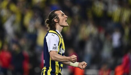 Fenerbahçe, milli futbolcu Çağlar Söyüncü ile 3+1 yıllık sözleşme imzaladı
