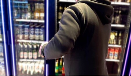 Marketten içki çaldı, tutuklandı