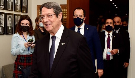Police Silent on Anastasiades’ Alleged Possession of State-Owned Pistols