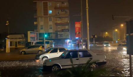 Antalya'da şiddetli yağış yaşamı olumsuz etkiledi: 5 ilçede eğitime 1 gün ara verildi