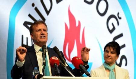 YDP’de kurultay günü: Arıklı yarışı önde götürüyor!