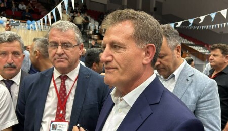 YDP kurultayında zafer Erhan Arıklı’nın