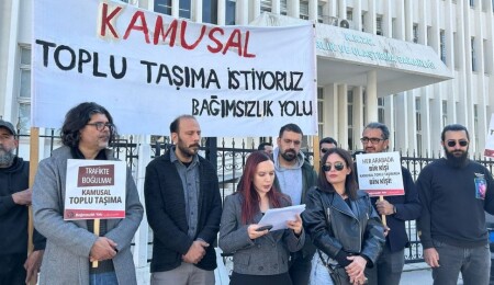 Bağımsızlık Yolu, kamusal toplu taşıma için bakanlık önünde eylem yaptı