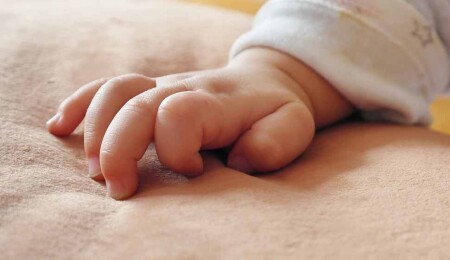 Yeni geliştirilen giyilebilir cihazla 5 aylık bebeklerin sosyal durumları algılayabildiği belirlendi