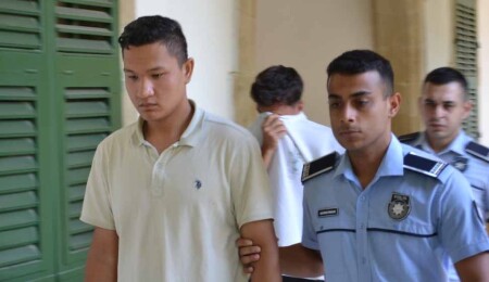 Ana yolda bir araca ardından da trafik levhalarına çarpan Bekzhan Smailov, tutuksuz yargılanacak!