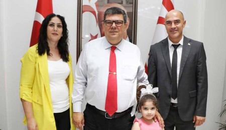 Özdemir Berova, bakanlık personeli ile bayramlaştı