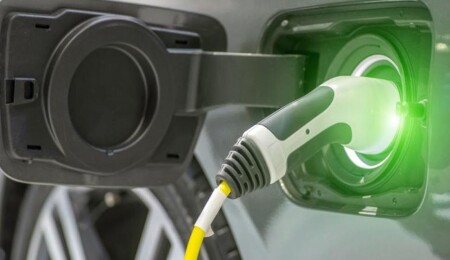 IEA: Dünyada elektrikli araç satışları bu yıl 17 milyona ulaşarak güçlü artış gösterecek