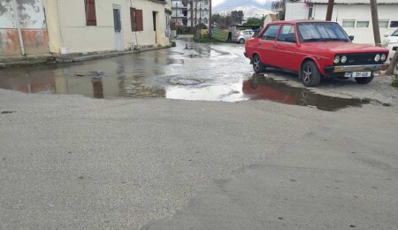 Ortaköy’de rögarlar taştı, sokaklarda su birikintileri oluştu