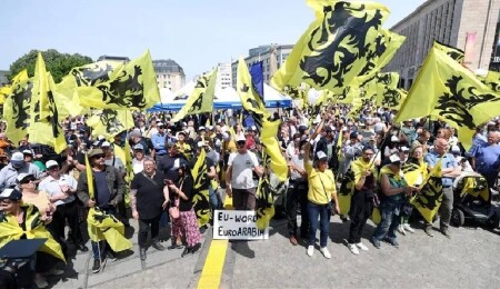Brüksel'de aşırı sağcı parti ve onun karşıtları çifte gösteri düzenledi