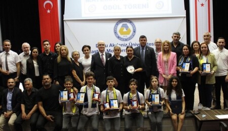 'DAÜ 3. Ali Karasel Ortaokullar Arası Matematik Yarışması' ödül töreni gerçekleştirildi