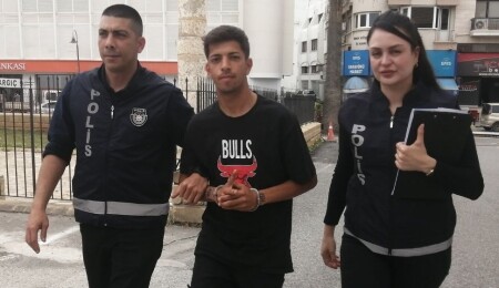 Güvenlik görevlisini bıçaklamakla itham edildi: 2 gün daha tutuklu kalacak