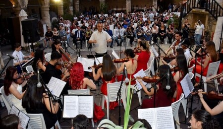“Atatürk’le Yeniden Doğmak 2. Gençlik Konseri” Büyük Han’da gerçekleştirildi