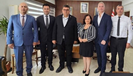 Maliye Bakanı Berova, Avustralya'dan gelen yatırımcıları kabul etti