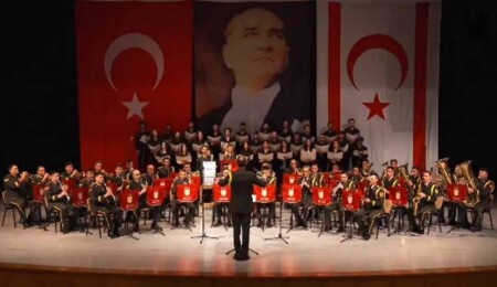 DAÜ korosu, Kıbrıs Türk Barış Kuvvetleri Marşı’nın seslendirilmesinde yer aldı