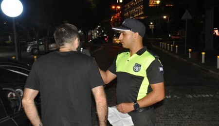 Lefkoşa’da üç farklı araçta bıçak ve sopa bulundu, sürücüler hakkında işlem başlatıldı