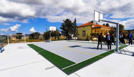 Serhatköy İlkokulu’nda AB ve UNDP iş birliğinde inşa edilen çok amaçlı spor tesisi açıdı