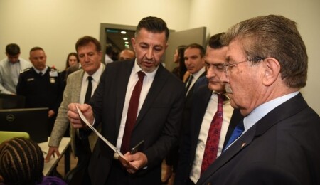 Ünal Üstel, Ercan Havaalanı’nda Biyometrik Veri Sistemi’ni inceledi: Yabancıların kayıtlılığı artacak!
