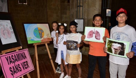 117 ilkokul ve ortaokul öğrencisinin hazırladığı sigaranın zararları temalı resim sergisi açıldı