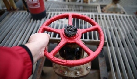 Güney Kıbrıs'taki yüzer doğal gaz terminali inşasında sorunlar devam ediyor