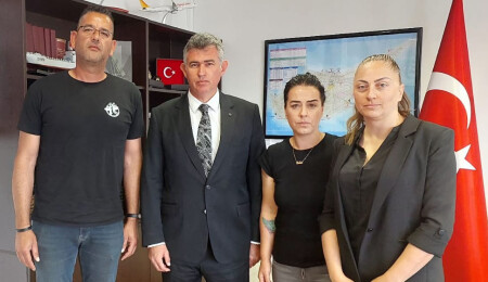 Şampiyon Melekleri Yaşatma Derneği, Metin Feyzioğlu'nu ziyaret etti