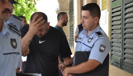Gönyeli’de döviz bürolarında dolandırıcılık: Polis olduğunu söyleyip bin Sterlin ve bin dolar aldı