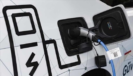 Yanmalı motorlu arabaların satışları her yıl düşüyor