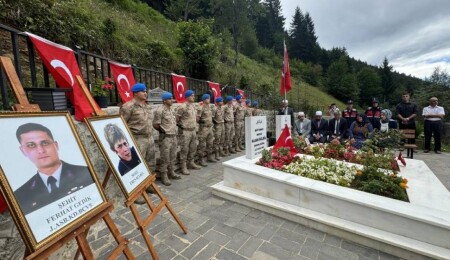 Şehit Eren Bülbül, şehadetinin 7'nci yılında mezarı başında anıldı