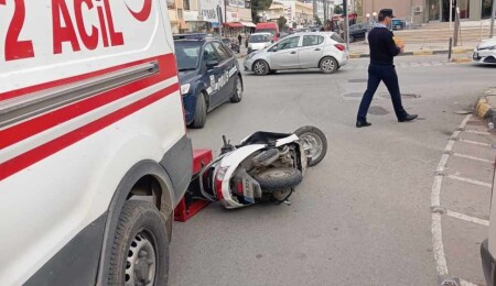 Lefkoşa’da ambulans ile motosiklet çarpıştı, motosiklet sürücüsü yaralandı!