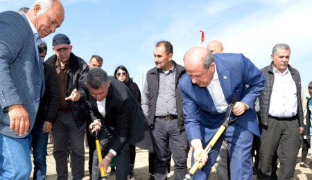 Ersin Tatar, “Şampiyon Melekler Koruluğu”na ağaç dikti