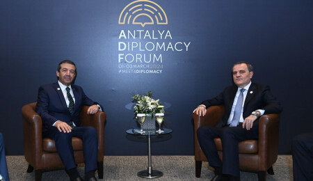 Dışişleri Bakanı Ertuğruloğlu, Antalya'da temaslarda bulundu