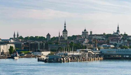 Estonya, Rus askerlerinin görülmesi üzerine sınır yolunu geçici olarak kapattı