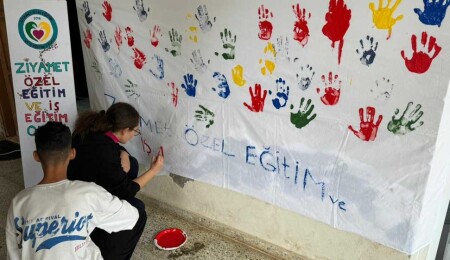 Mehmetçik Büyükkonuk Belediyesi, Ziyamet Özel Eğitim Merkezi’nde etkinlik düzenledi