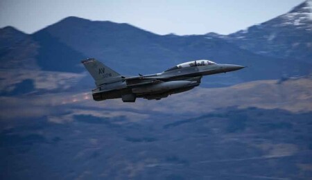 Yunan Hava Kuvvetlerine ait F-16, Ege Denizi'ndeki Arsura Adası (Psathoura) açıklarında denize düştü
