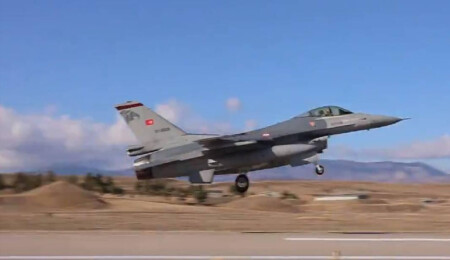 Akdeniz'in uluslararası hava sahasında eğitim uçuşu yapıldı