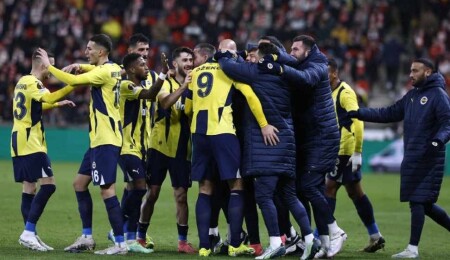 Fenerbahçe, Prag’da golcüleriyle kazandı