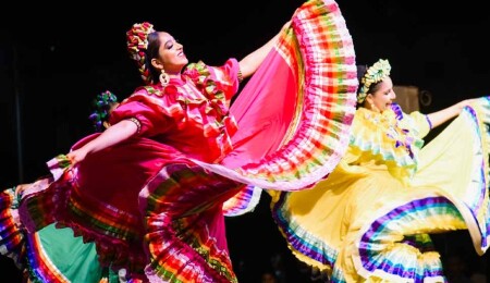 14. Uluslararası Lefkoşa Halk Dansları Festivali başladı