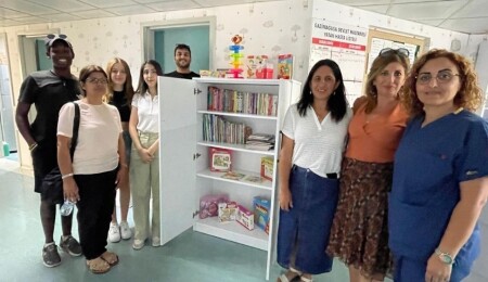 DAÜ’lü gençler çocukları sevindirdi