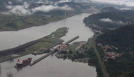 US Claims Free Passage Through Panama Canal