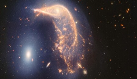 326 milyon ışık yılı uzaklıkta iç içe geçmiş 2 galaksi görüntülendi