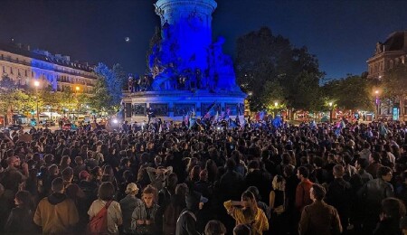Erken yerel seçime giden Fransa'da solculara "aşırı sağa karşı birlik olma" çağrısı