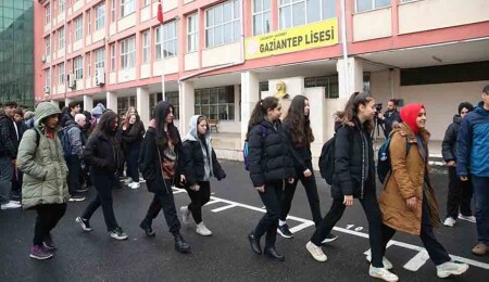 Depremden etkilenen Gaziantep, Adana ve Osmaniye'de eğitim öğretim yeniden başladı