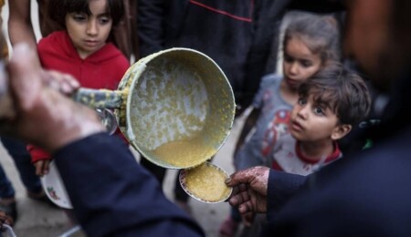 İsrail'in kıtlığı dayattığı Gazze Şeridi'nde son 24 saatte 2'si çocuk 3 kişi daha açlıktan hayatını kaybetti