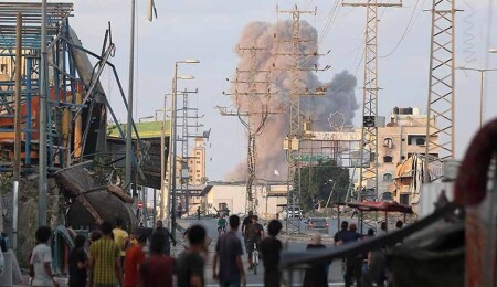 İsrail'in Gazze'de bir eve düzenlediği hava saldırısında 5 Filistinli öldü