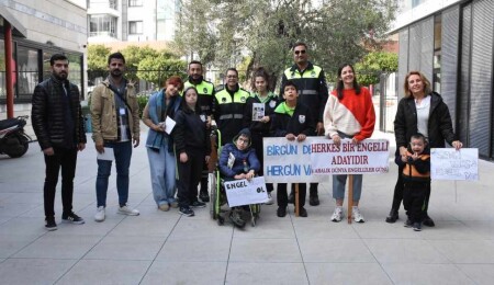 Minik eller, trafikte engelli bireylerin yaşamlarına dikkat çekti