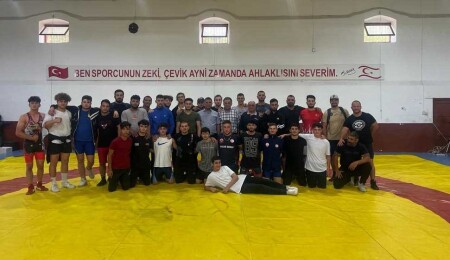 Güreşçi Mehmet Şemmedi anısına ‘Büyükler Greko-Romen’ güreş müsabakaları yapıldı